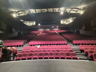 ফ্রান্সের পথে পথে: ল্য ক্রুসোর হৃদয়ে আধুনিক সাংস্কৃতিক স্পন্দন ল’আর্‌ক