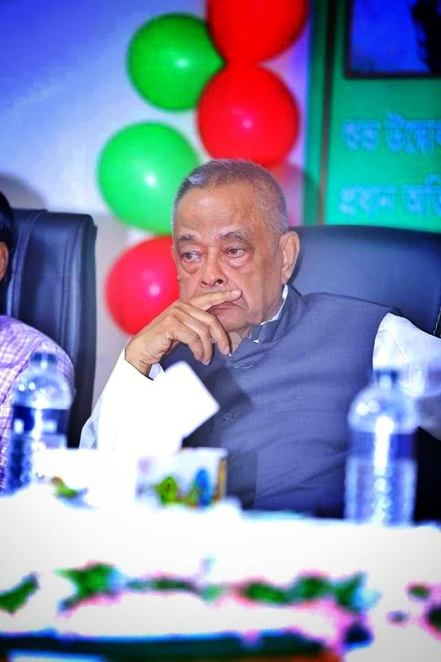 সাবেক মন্ত্রী মহীউদ্দীন খান আলমগীর ও তাঁর পরিবারের ব্যাংক হিসাব স্থগিত