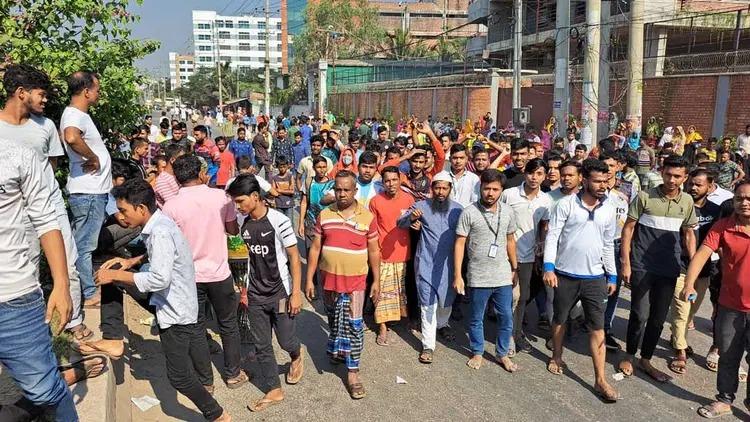 বেক্সিমকো গ্রুপের শ্রমিকদের আবার চন্দ্রা-নবীনগর সড়ক অবরোধ