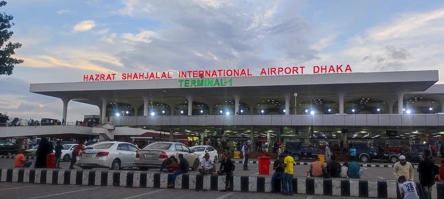 বিমানের ফ্লাইটে বোমা হামলার হুমকি, বিমানবন্দরে জরুরি অবতরণ