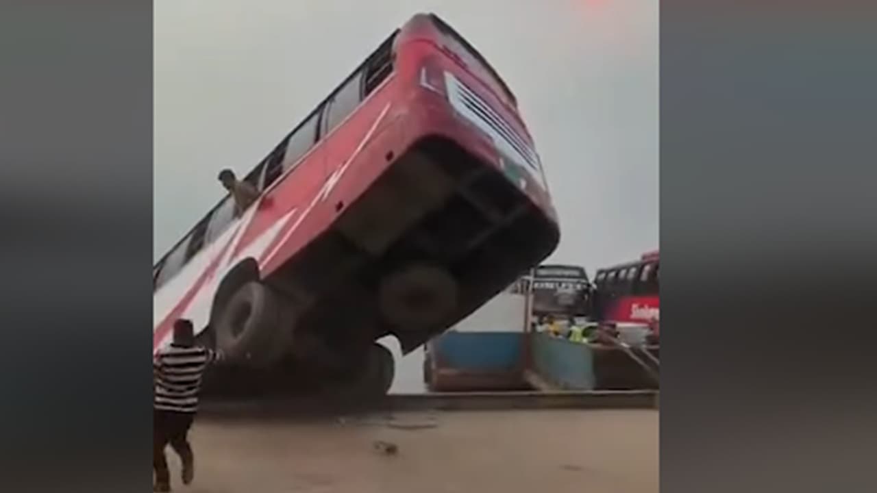 ঈদের সড়কযাত্রা: আনন্দ না মৃত্যু ফাঁদ?