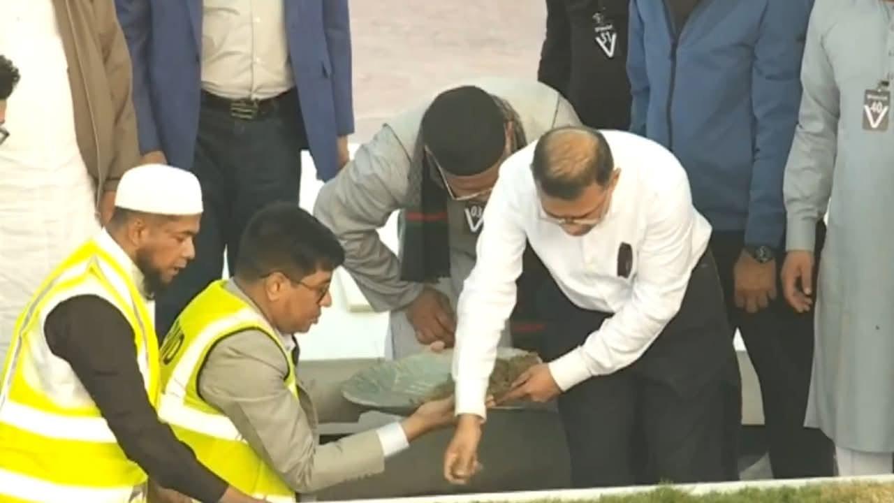 Description of Image