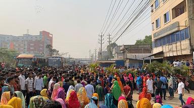 গাজীপুরে সড়ক দুর্ঘটনায় নারী শ্রমিক নিহত, প্রতিবাদে মহাসড়ক অবরোধ