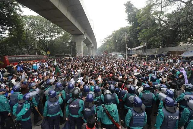 বিডিআর হত্যাকাণ্ডে কারাবন্দীদের মুক্তিসহ তিন দাবিতে শহীদ মিনারে অবস্থান কর্মসূচি