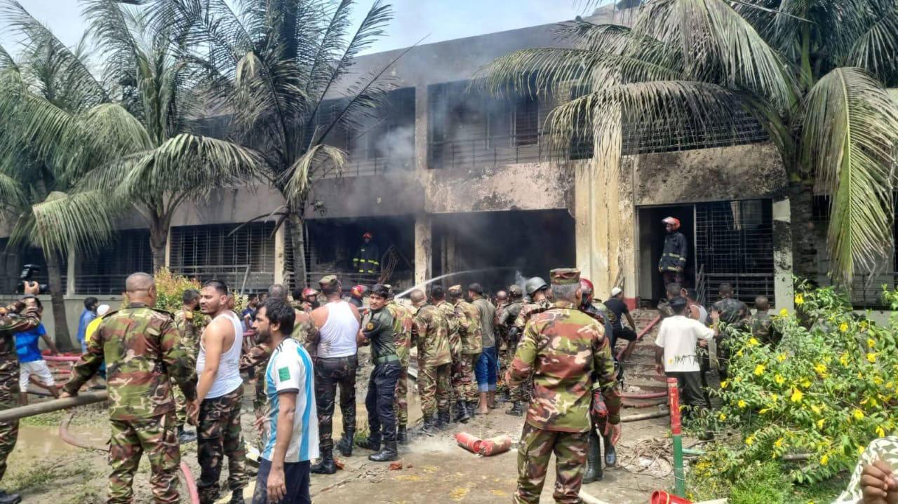 উত্তরায় প্রশিক্ষণ বিমান বিধ্বস্তের ঘটনায় আহত ২৫ জন বার্ন ইনস্টিটিউটে